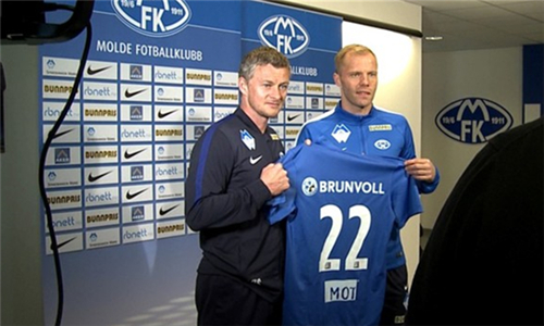 仍获信任！罗马诺：利物浦暂不考虑解雇斯洛特，也无接触其他教练（依然信任！罗马诺：利物浦暂无解雇斯洛特计划，未与其他主帅接触）