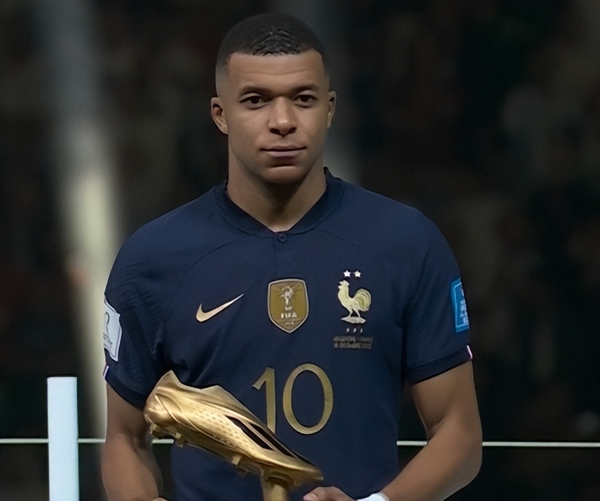 法兰克福主帅：因头球输比赛令人懊恼，遗憾上半场没进第二球